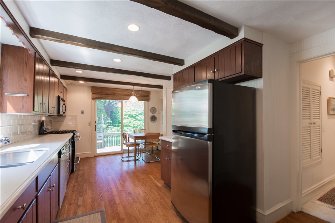 319 Washington Road Barrington, RI 02806 - Photo 12 of 31