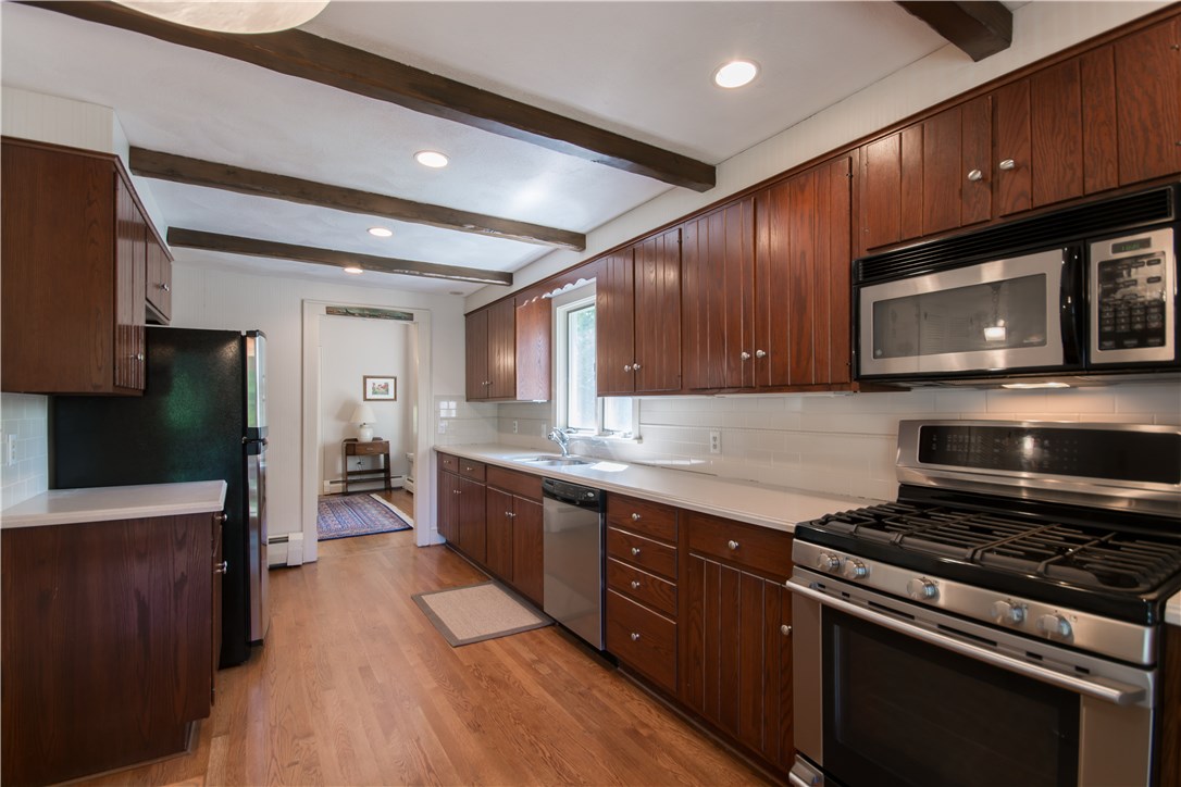 319 Washington Road Barrington, RI 02806 - Photo 13 of 31