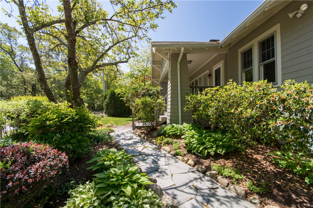 319 Washington Road Barrington, RI 02806 - Photo 4 of 31