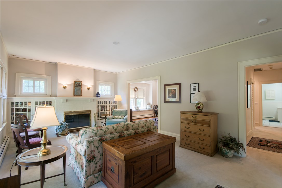 319 Washington Road Barrington, RI 02806 - Photo 7 of 31