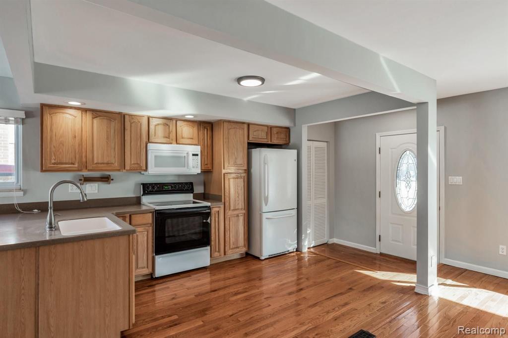 3809 Mark Orr Road Royal Oak, MI 48073 - Photo 10 of 30