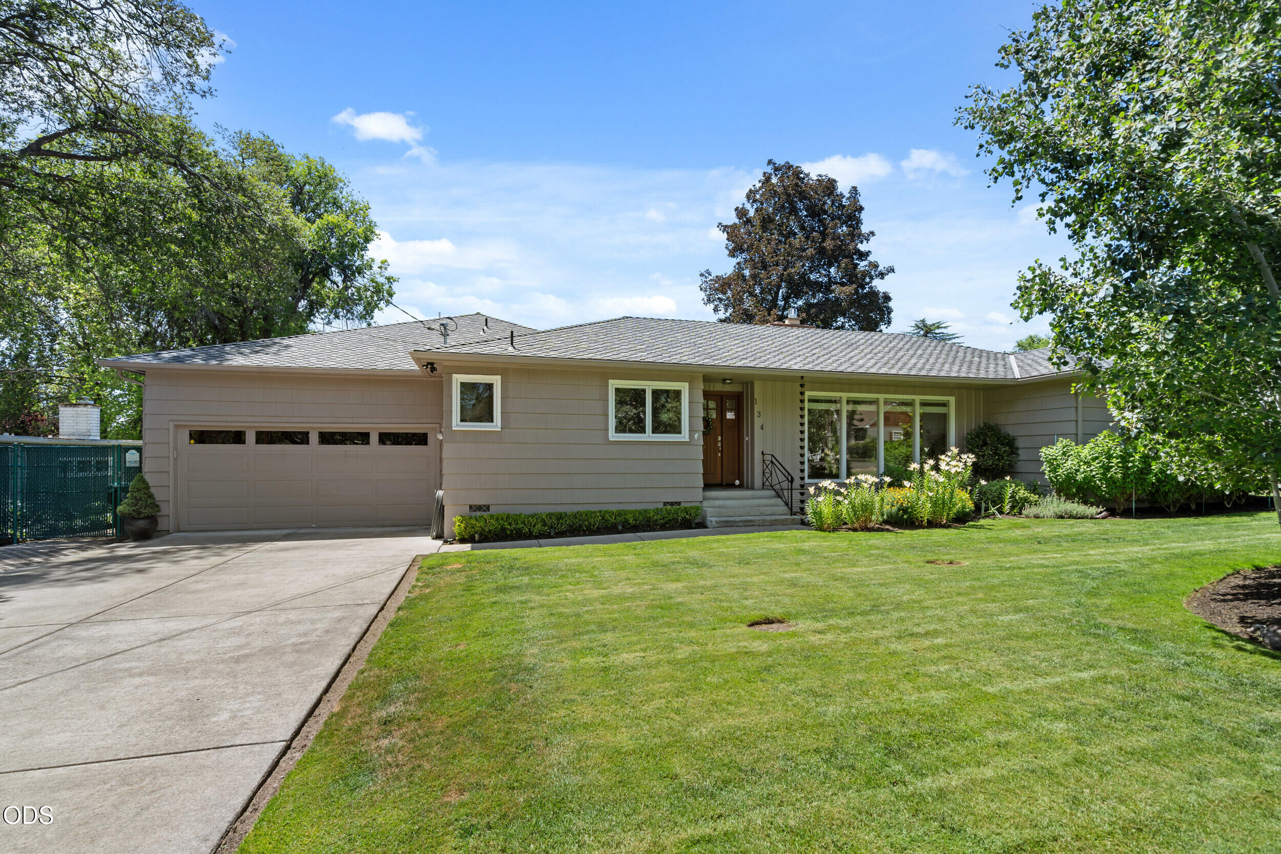 134 White Oak Road Medford, OR 97504 - Photo 2 of 64