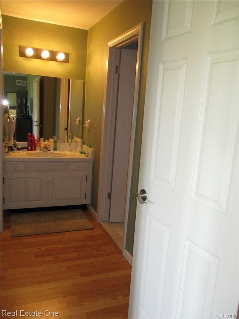 938 Golfview Court Rochester, MI 48307 - Photo 26 of 44 IMG_1334.jpg