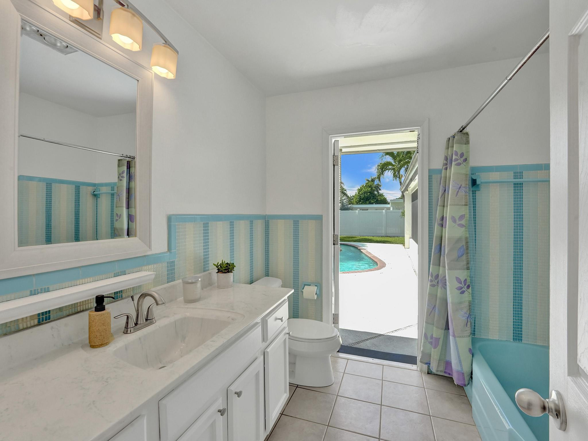 640 Ridgewood Lane Plantation, FL 33317 - Photo 25 of 60 Second Bathroom