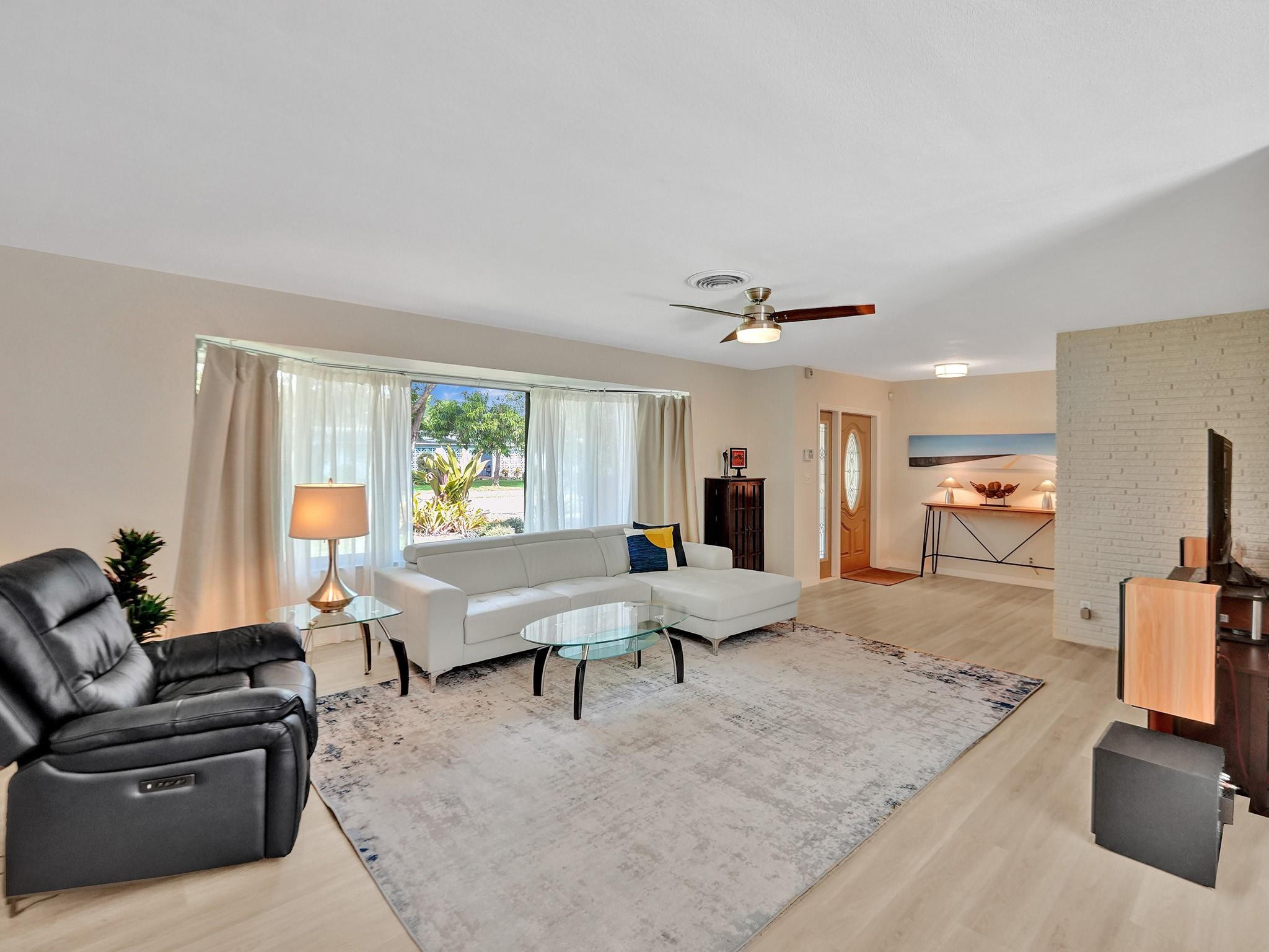 640 Ridgewood Lane Plantation, FL 33317 - Photo 9 of 60 Living Room