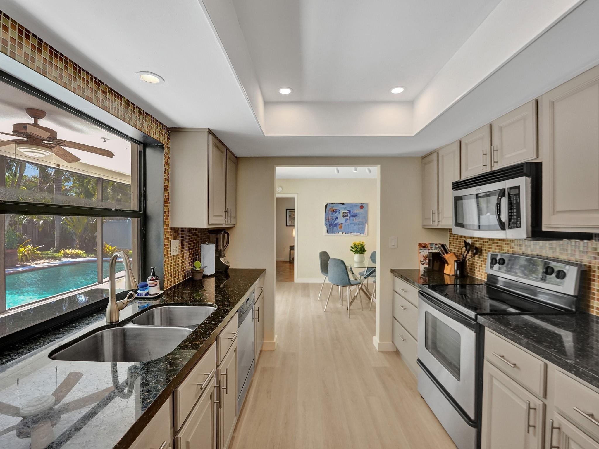 640 Ridgewood Lane Plantation, FL 33317 - Photo 10 of 60 Kitchen