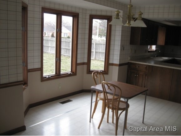 2460 Wydown Avenue Springfield, IL 62704 - Photo 17 of 20 Gallery Image 17