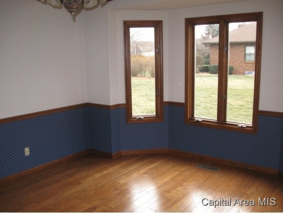 2460 Wydown Avenue Springfield, IL 62704 - Photo 5 of 20 Gallery Image 5