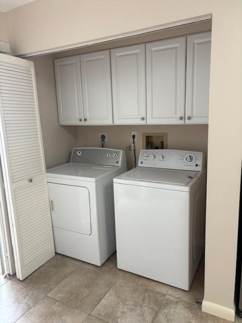 6191 Riverwalk Lane, Unit 4 Jupiter, FL 33458 - Photo 5 of 16 a utility room with dryer and washer