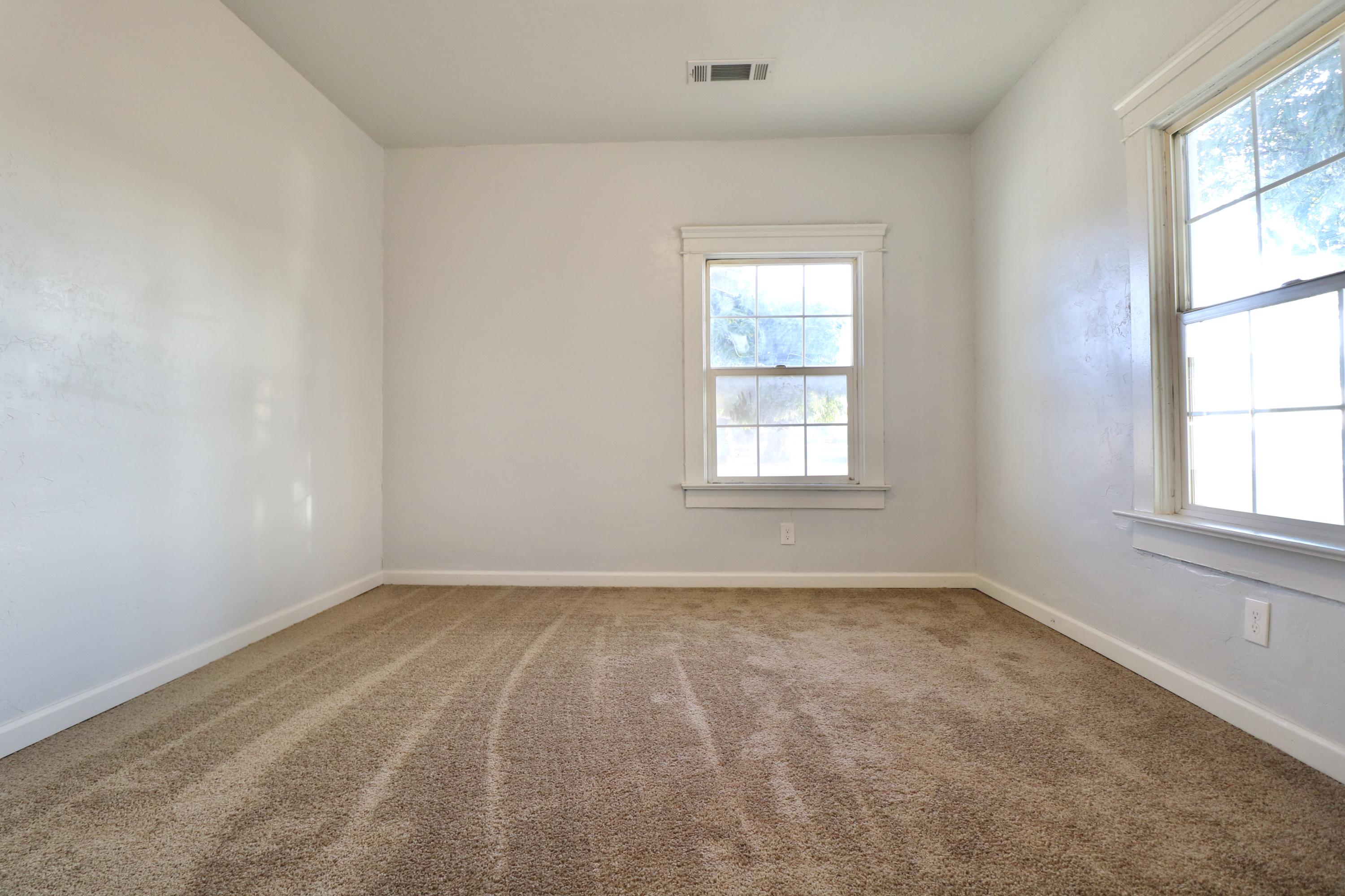 1075 West Maple Street Exeter, CA 93221 - Photo 6 of 13 IMG_0114
