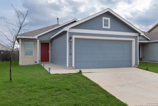 a front view of house with yard and garage