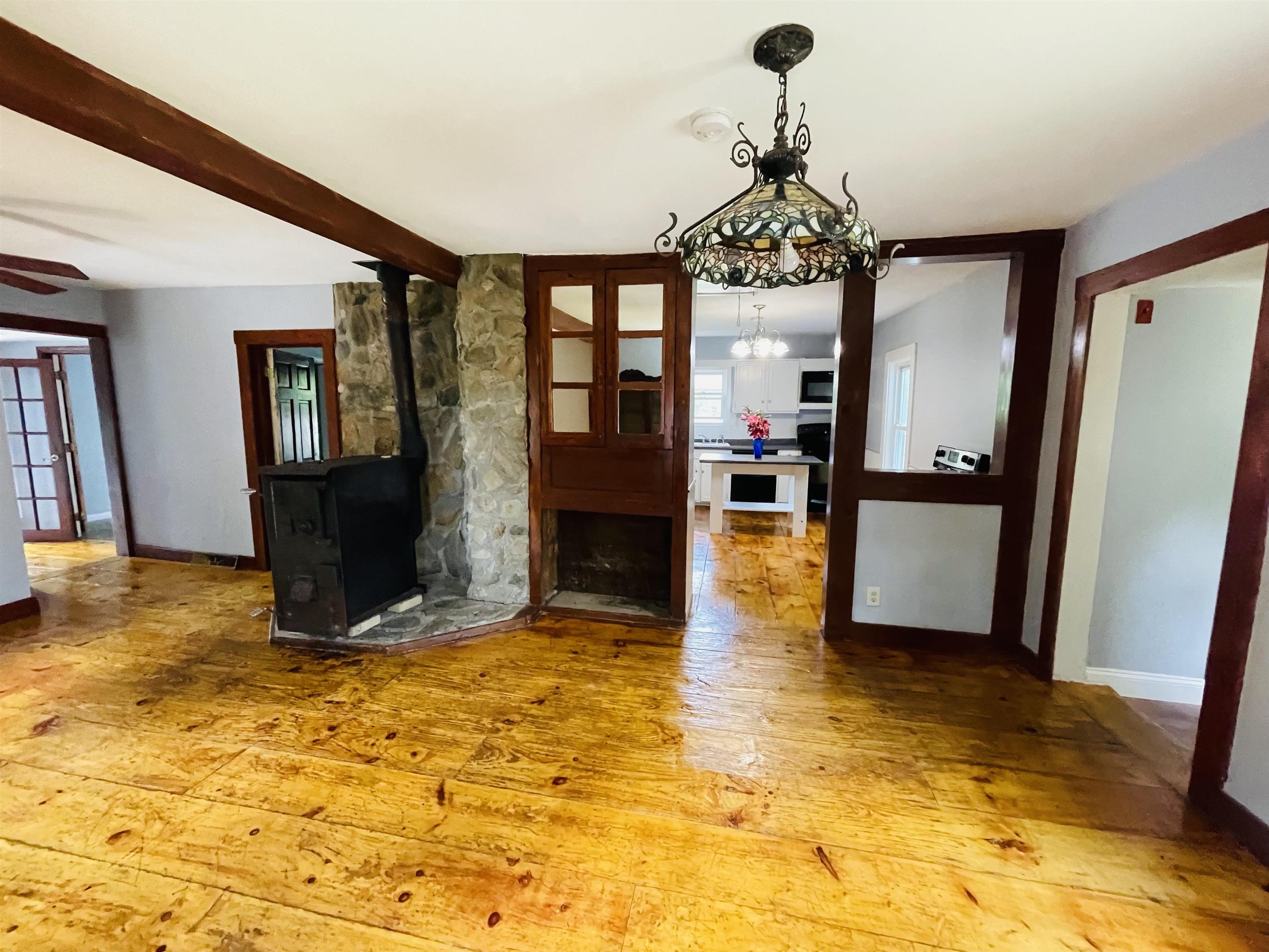 168 Mammoth Road Londonderry, NH 03053 - Photo 5 of 28 Gallery Image 5