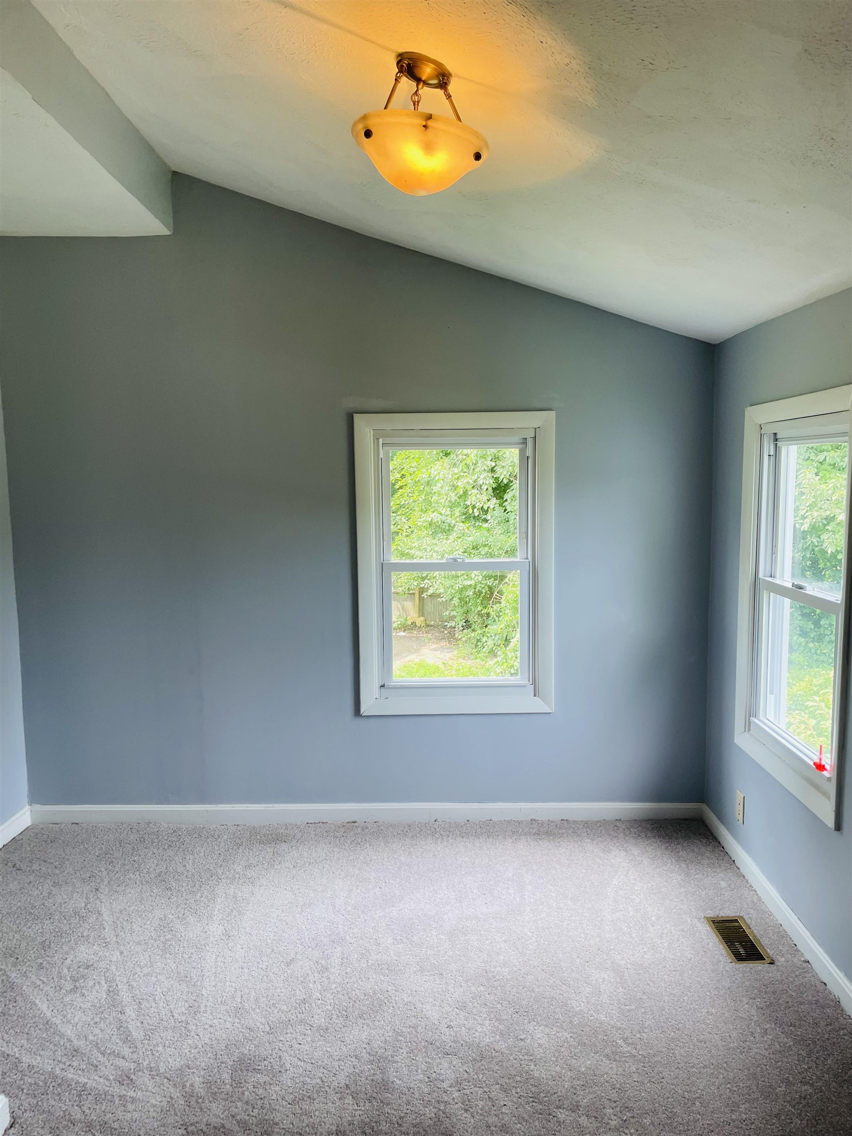 168 Mammoth Road Londonderry, NH 03053 - Photo 9 of 28 Gallery Image 9