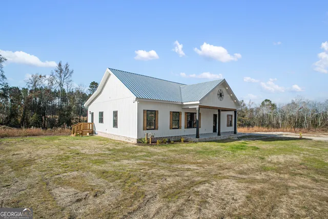 a view of a house with a yard and garage