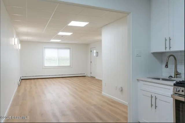 $1,350 | 195 South Broadway, Unit 8, Saratoga Springs, NY 12866