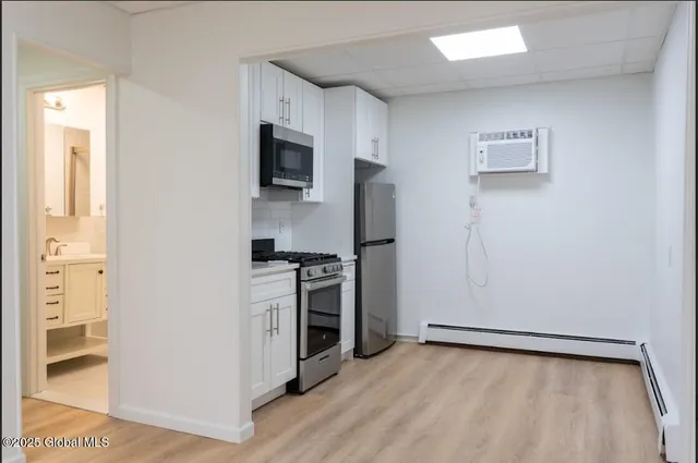 $1,350 | 195 South Broadway, Unit 8, Saratoga Springs, NY 12866