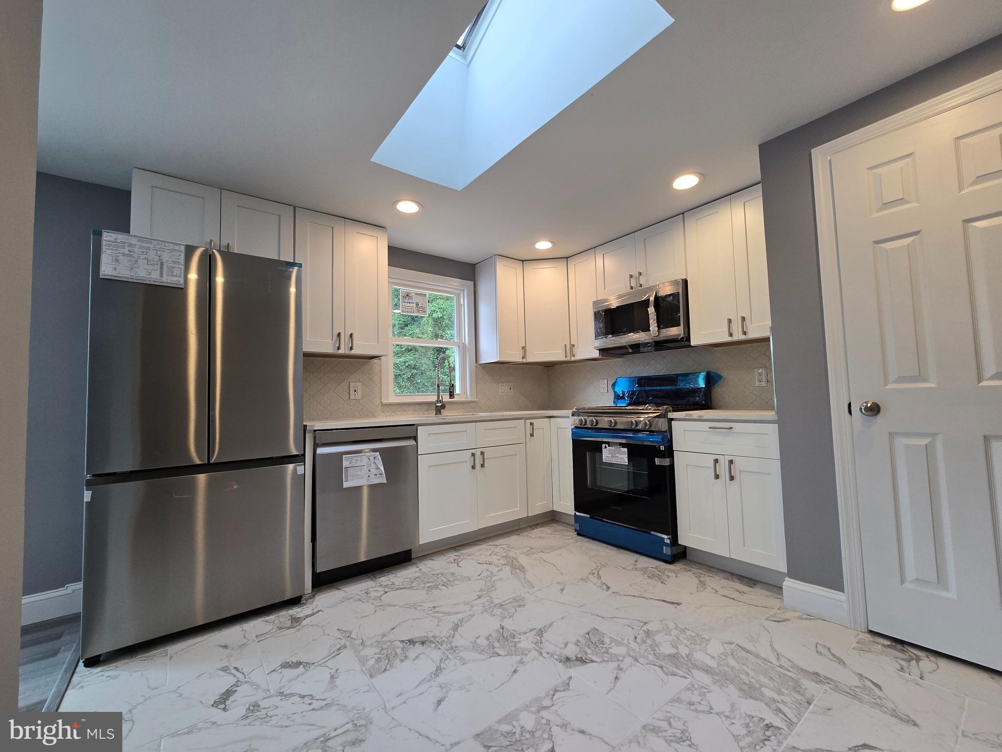 157 Jarvis Road Sicklerville, NJ 08081 - Photo 6 of 25 Gallery Image 6