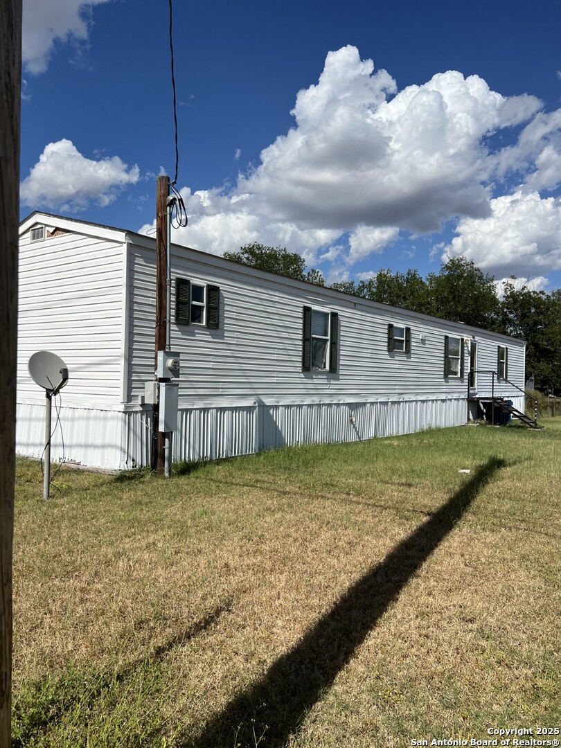 a view of a house with a backyard