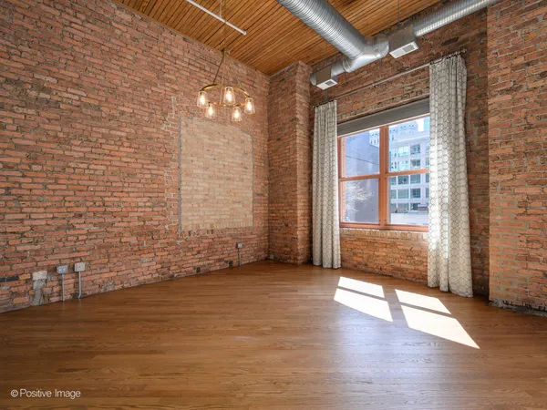 $640,000 | 360 West Illinois Street, Unit 231, Chicago, IL 60654