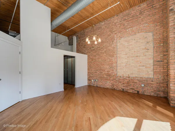 $640,000 | 360 West Illinois Street, Unit 231, Chicago, IL 60654