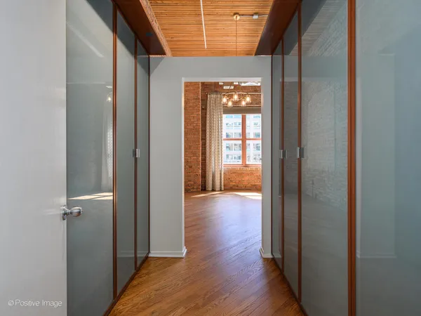 $640,000 | 360 West Illinois Street, Unit 231, Chicago, IL 60654
