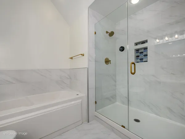 $640,000 | 360 West Illinois Street, Unit 231, Chicago, IL 60654