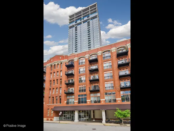 $640,000 | 360 West Illinois Street, Unit 231, Chicago, IL 60654