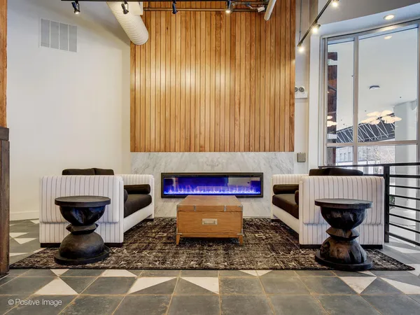 $640,000 | 360 West Illinois Street, Unit 231, Chicago, IL 60654