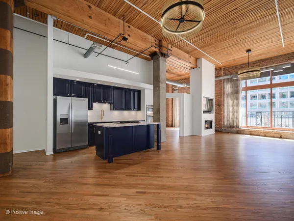 $640,000 | 360 West Illinois Street, Unit 231, Chicago, IL 60654