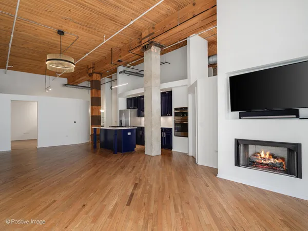 $640,000 | 360 West Illinois Street, Unit 231, Chicago, IL 60654