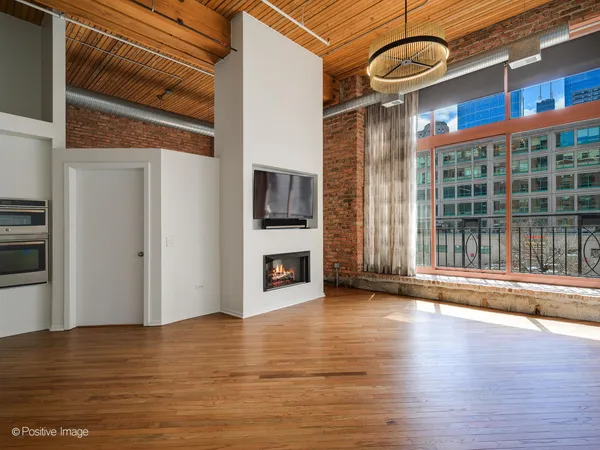 $640,000 | 360 West Illinois Street, Unit 231, Chicago, IL 60654