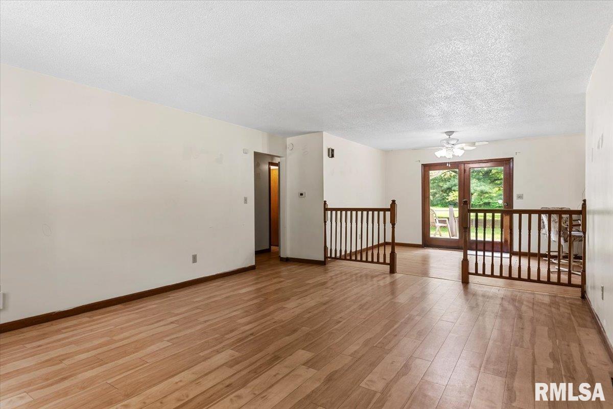 2630 Piper Lane Springfield, IL 62707 - Photo 2 of 29