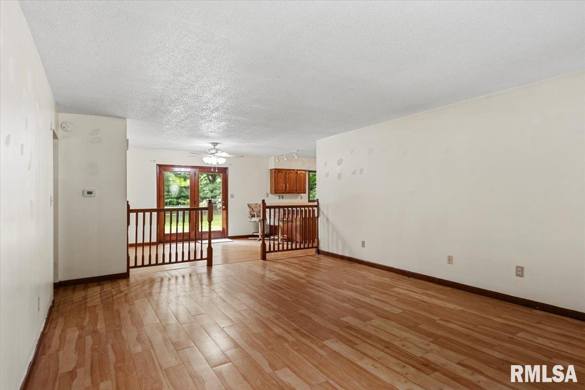 2630 Piper Lane Springfield, IL 62707 - Photo 3 of 29