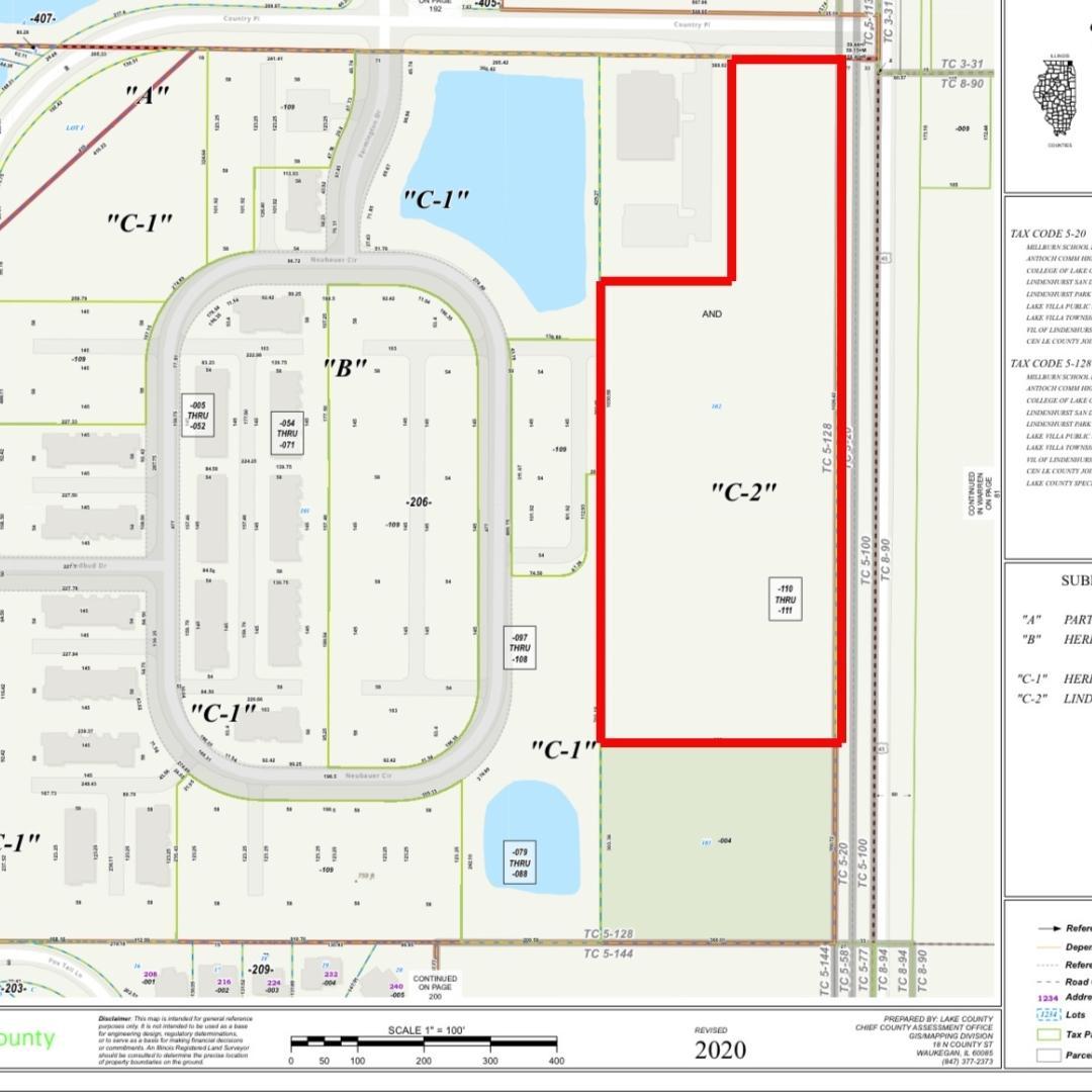 40 Highway 45 Lindenhurst, IL 60046 - Photo 3 of 11 a picture of a bathroom with a sink and a mirror