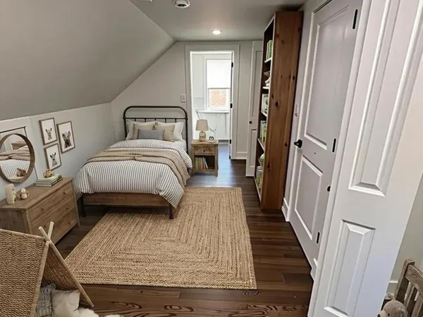 $695,000 | 7179 North Mankato Avenue, Chicago, IL 60646