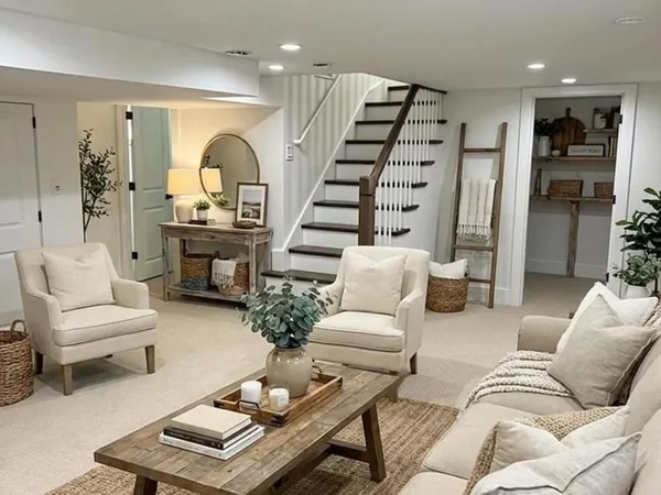 $695,000 | 7179 North Mankato Avenue, Chicago, IL 60646