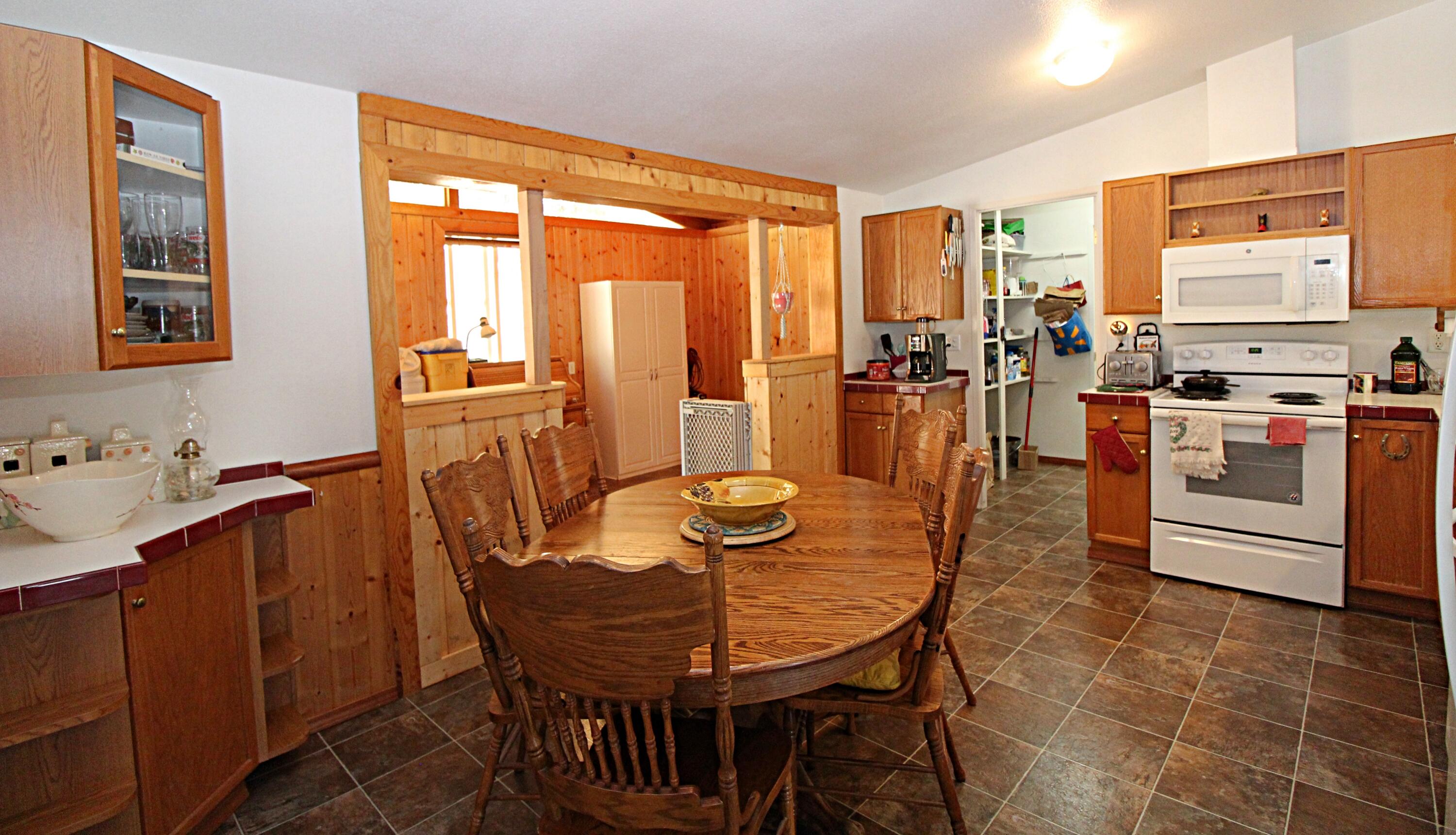 7732 North Applegate Road Grants Pass, OR 97527 - Photo 15 of 40 Kitchen