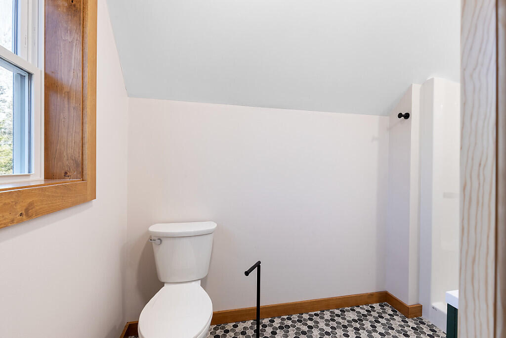 1589 Pond Road Mount Vernon, ME 04352 - Photo 35 of 54 PRIVATE BATH
