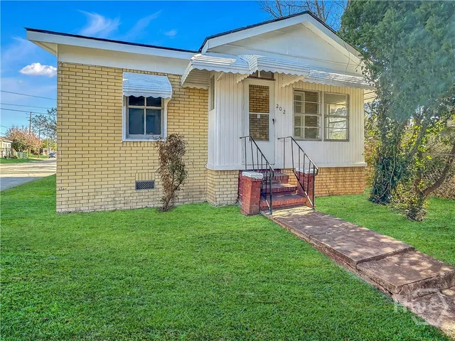 $1,250 | 202 Millen Street, Savannah, GA 31415