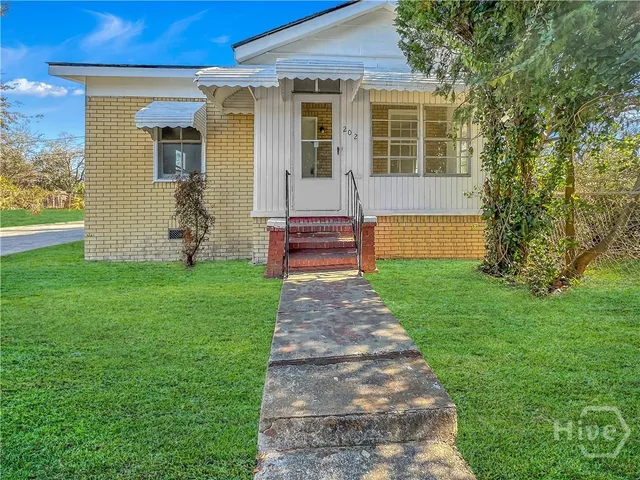$1,250 | 202 Millen Street, Savannah, GA 31415