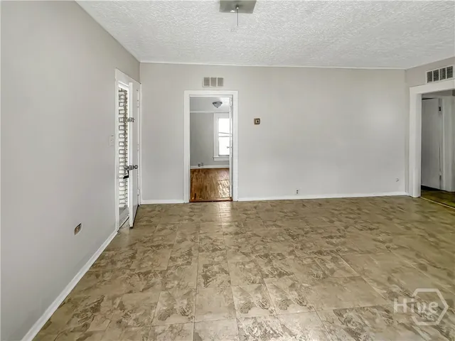 $1,250 | 202 Millen Street, Savannah, GA 31415