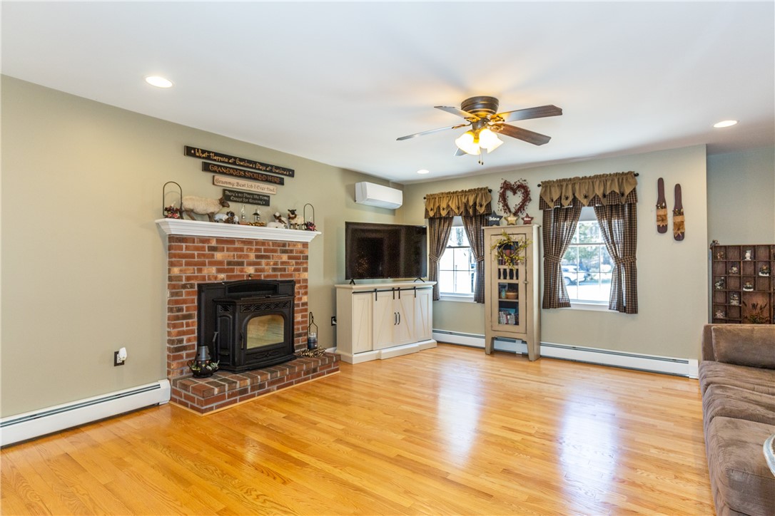 815 Round Top Road Burrillville, RI 02830 - Photo 4 of 50