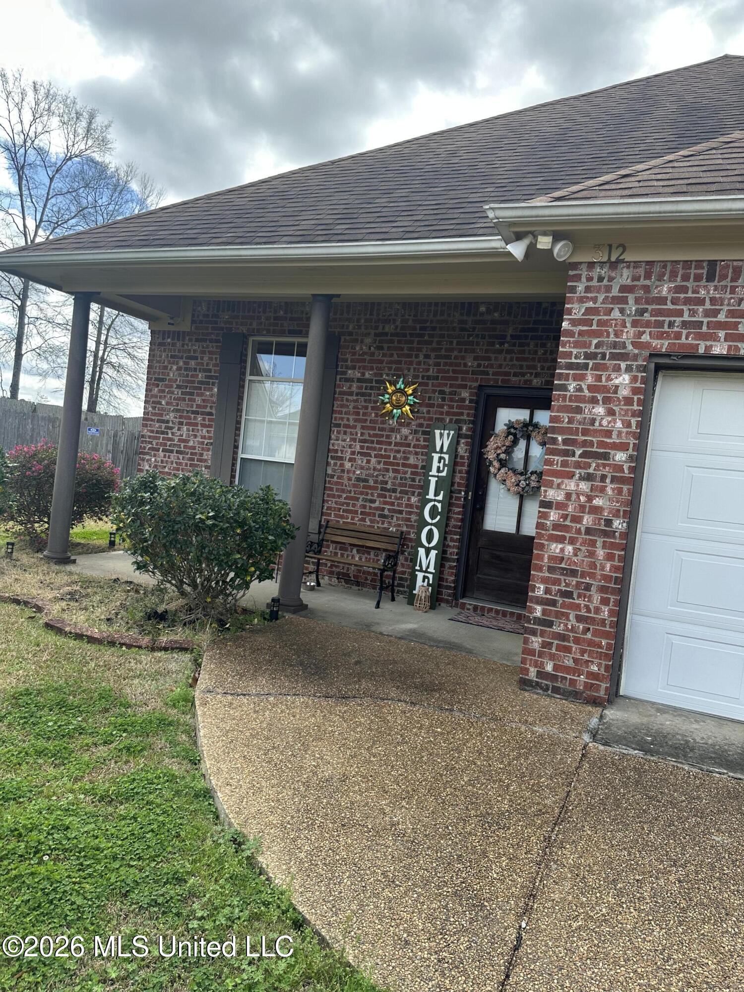 312 East Magnolia Place Pearl, MS 39208 - Photo 2 of 26 IMG_1814