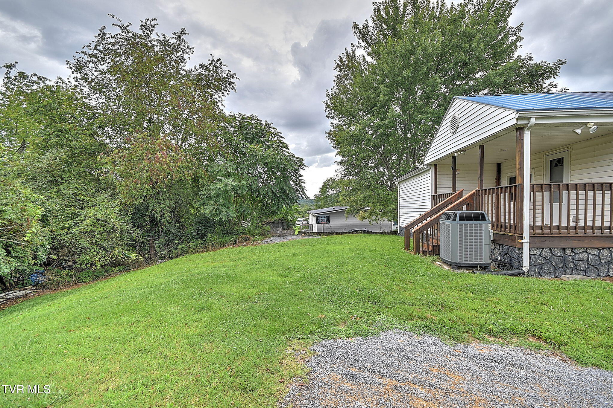 2044 Siam Road Elizabethton, TN 37643 - Photo 33 of 38 38-web-or-mls-2044 Siam CC-39