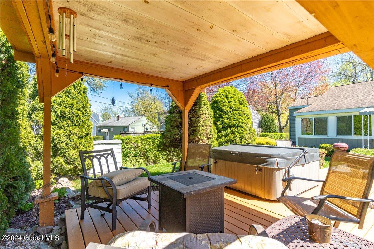 73 Glendale Road Colonie, NY 12110 - Photo 3 of 40 1C