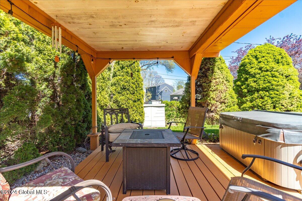 73 Glendale Road Colonie, NY 12110 - Photo 4 of 40 1D