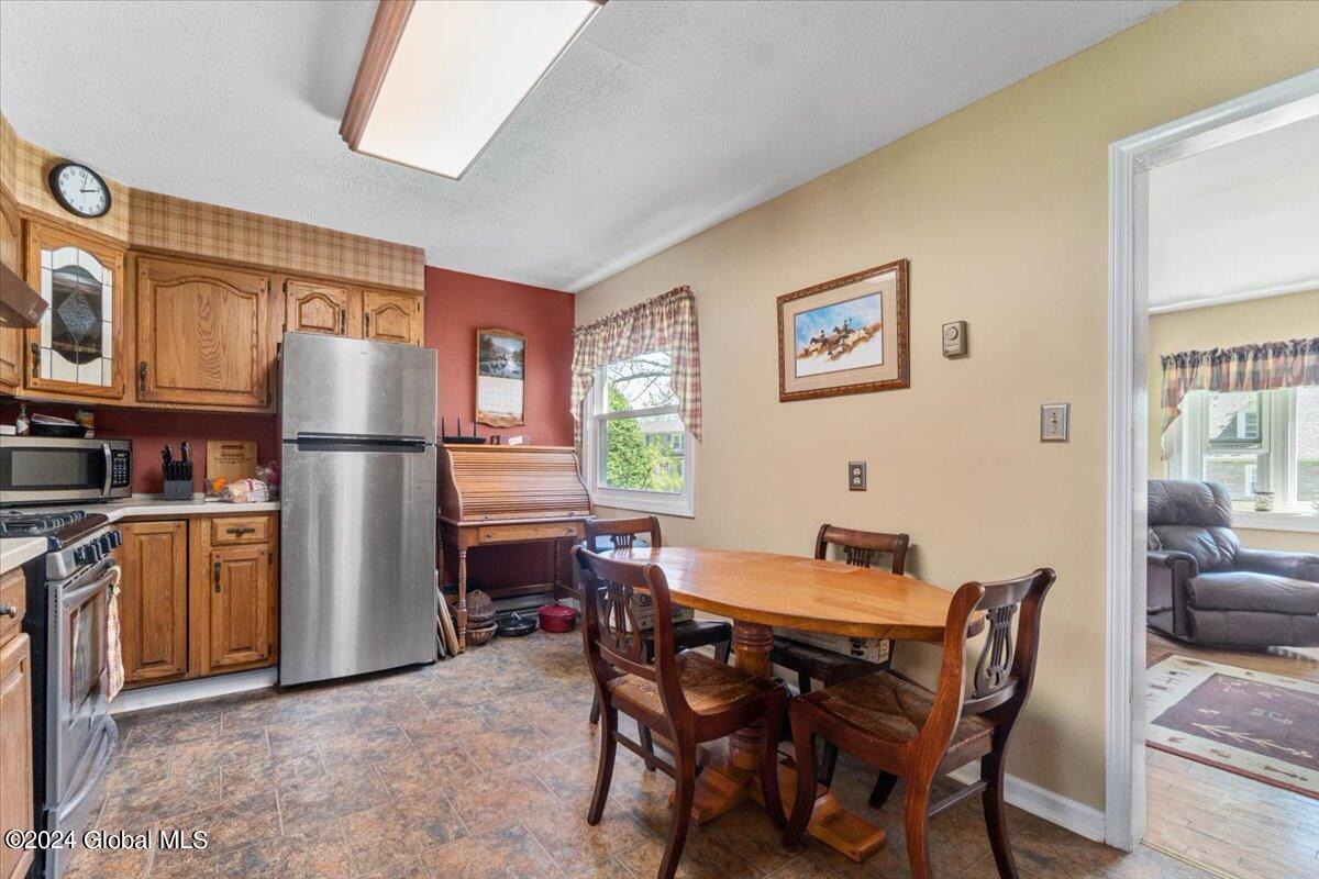 73 Glendale Road Colonie, NY 12110 - Photo 10 of 40 8
