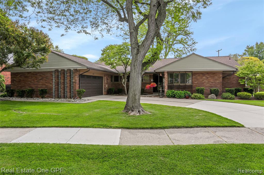 439 Barclay Road Grosse Pointe Farms, MI 48236 - Photo 2 of 47
