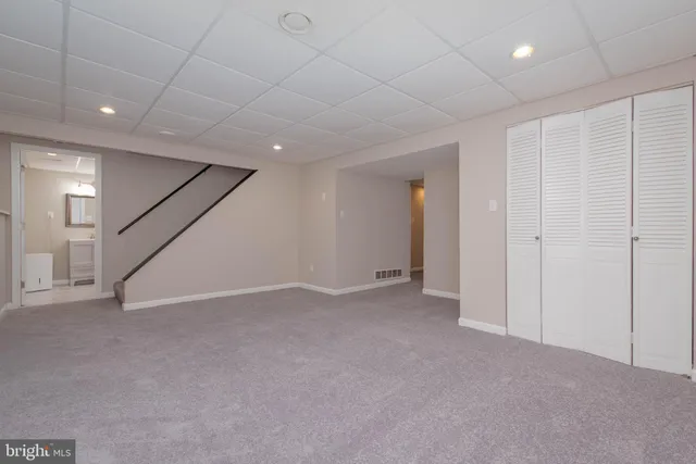 an empty room with a empty space