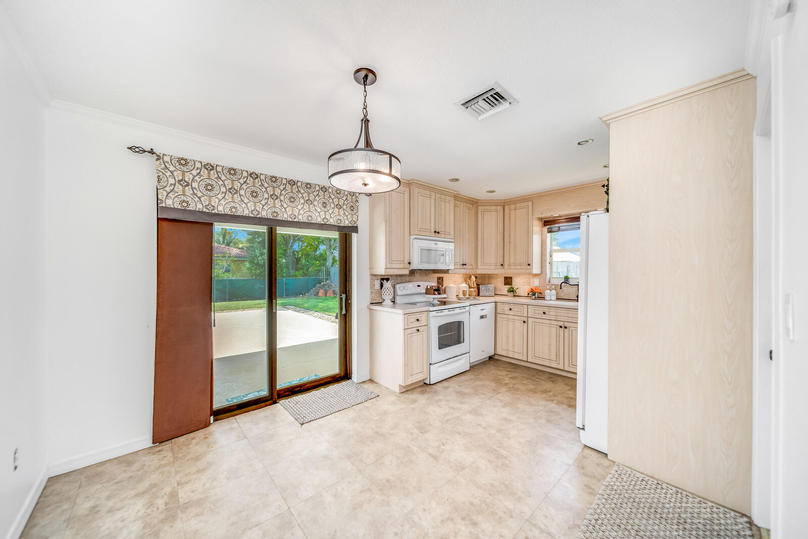 10900 Gallery Street Boca Raton, FL 33428 - Photo 11 of 38 14-Interior-3